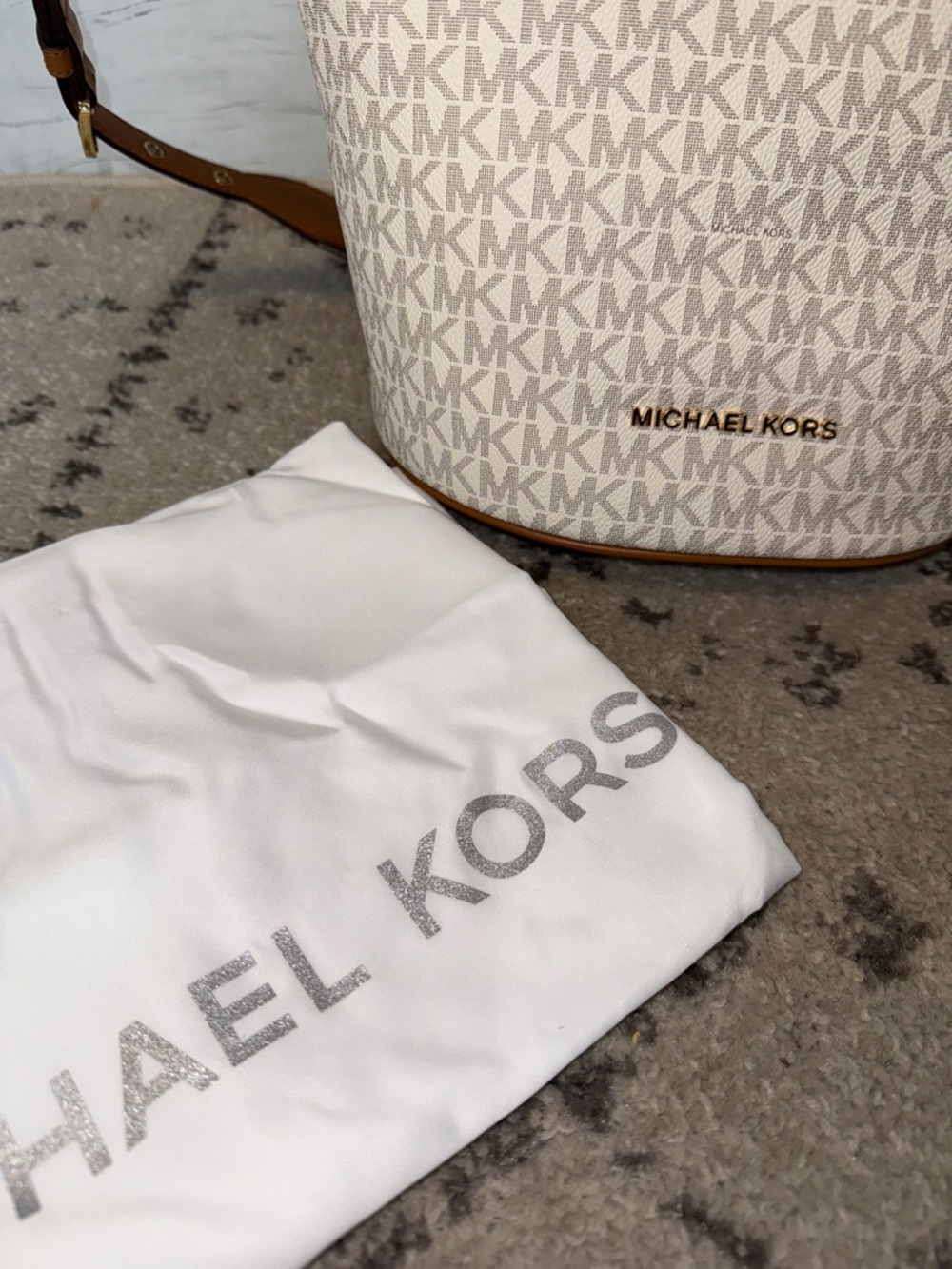 NWT Michael Kors Brooke Medium Bucket Shoulder Bag - Picture 9 of 9